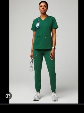 Fabletics Women's Emerald Green Straight-Leg Scrub Pants